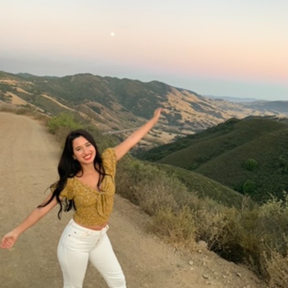 Meet your Posher, Gigi - Picture 1 of 1